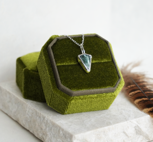 Serpentine arrow necklace